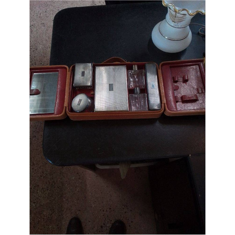 TROUSSE DE  TOILETTE