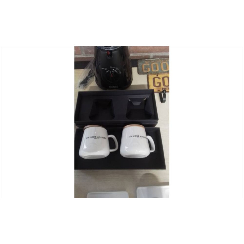 LOT DE 2 TASSES JOUR AILLEURS 