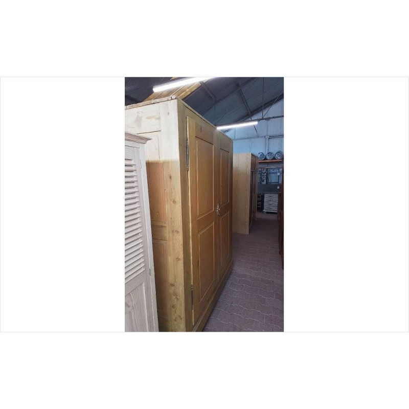 ARMOIRE EN PIN 