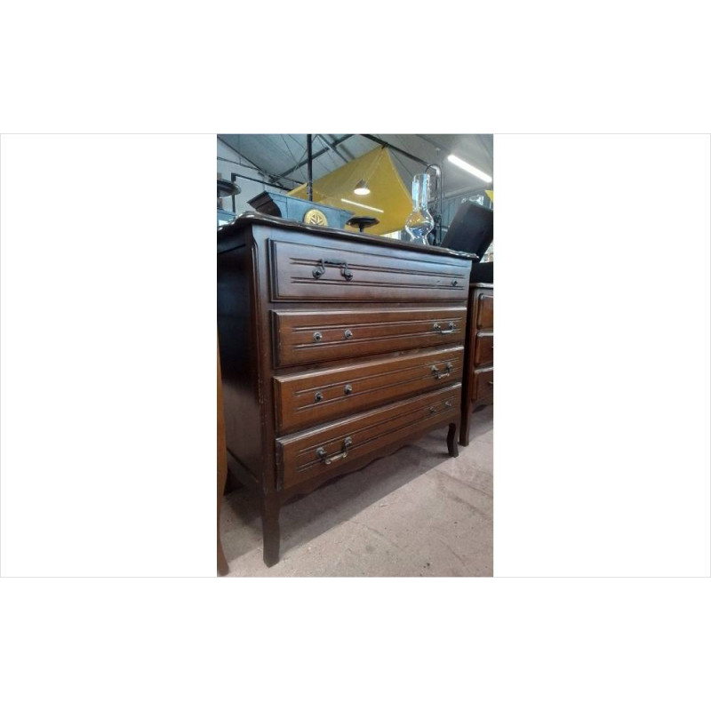 COMMODE 