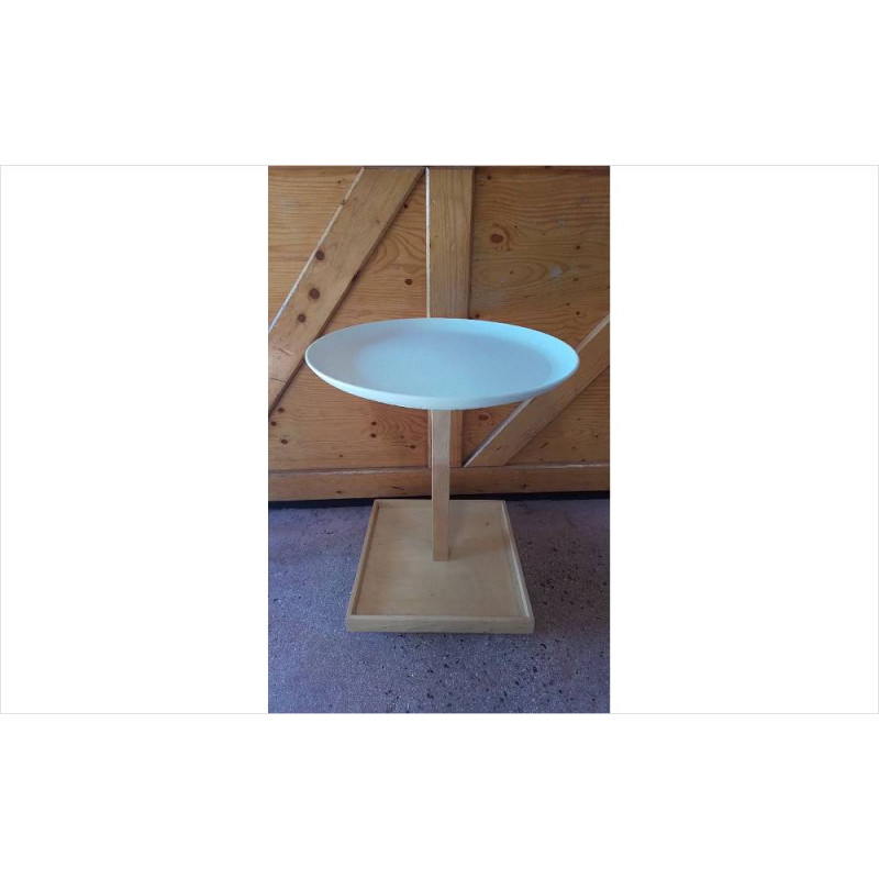 TABLE D’APPOINT SUR ROULETTES 