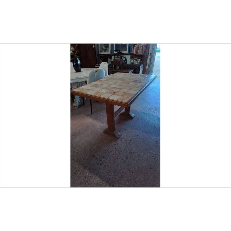 TABLE CARRELÉE