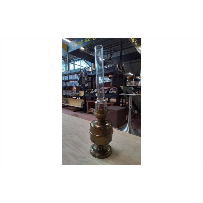 LAMPE A PÉTROLE 