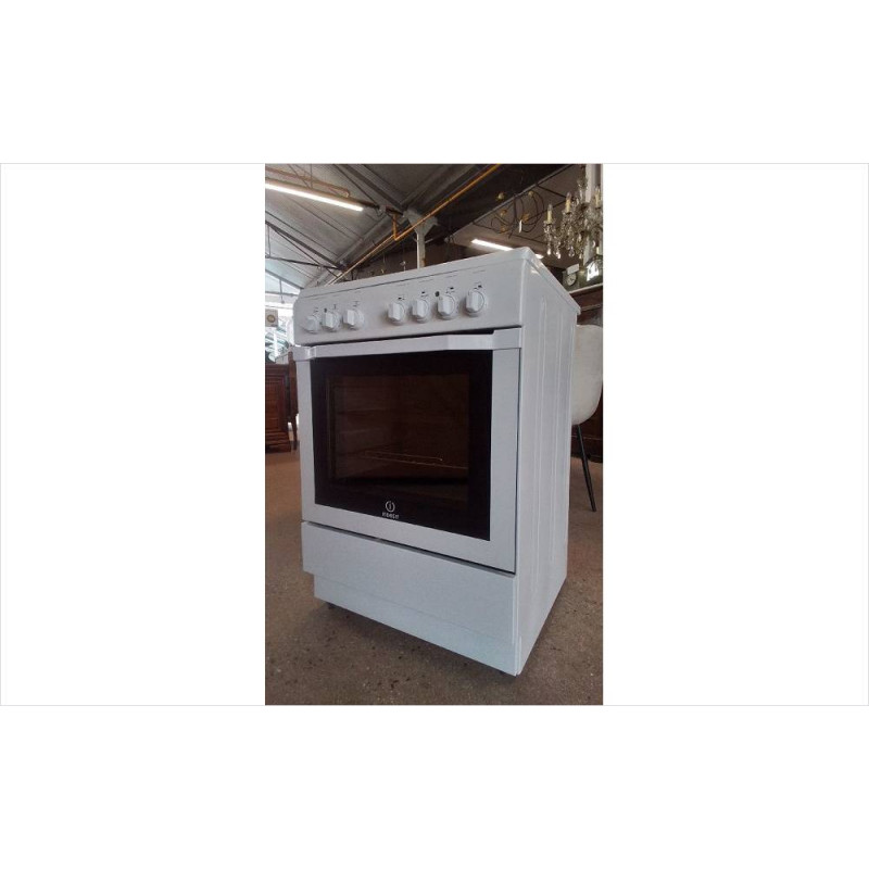 CUISINIÈRE VITROCÉRAMIQUE INDESIT 