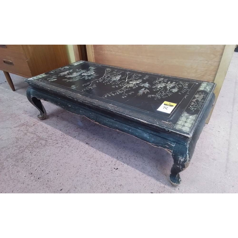 TABLE BASSE ASIATIQUE EN L’ÉTAT 