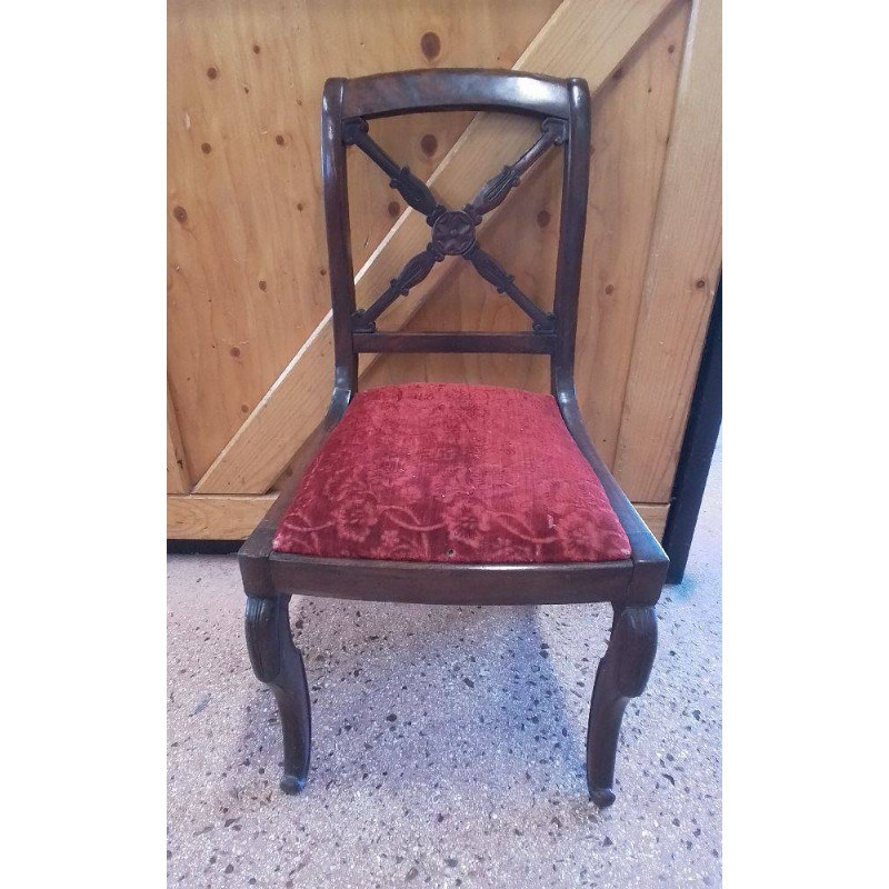 CHAISE ANCIENNE EN L’ÉTAT 
