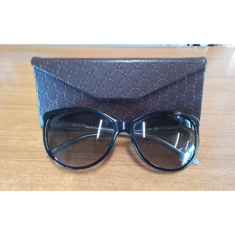 PAIRE DE LUNETTES DE SOLEIL GUCCI