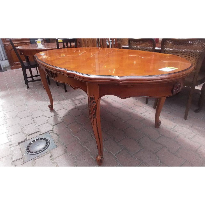 TABLE OVALE STYLE RÉGENCE 