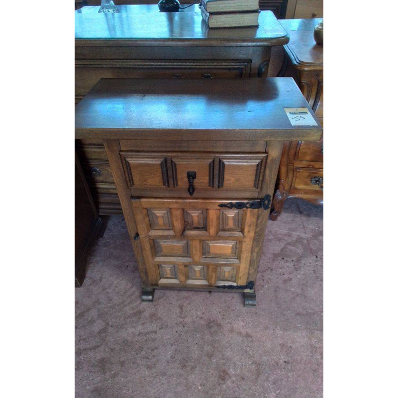 MEUBLE D’APPOINT ESPAGNOLE 