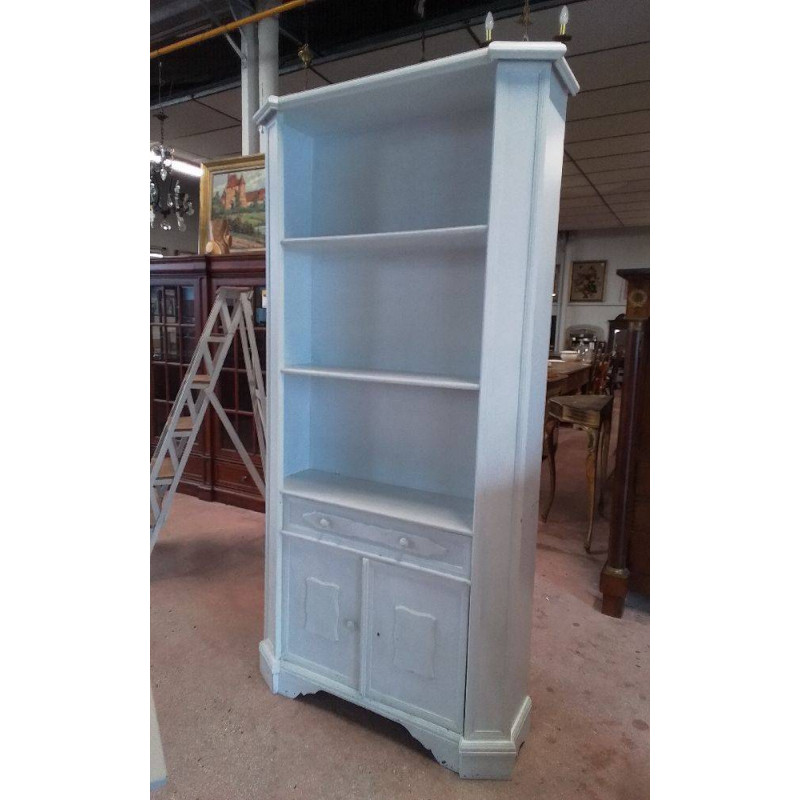 BIBLIOTHÈQUE PEINTE OUVERTE EN L’ÉTAT 