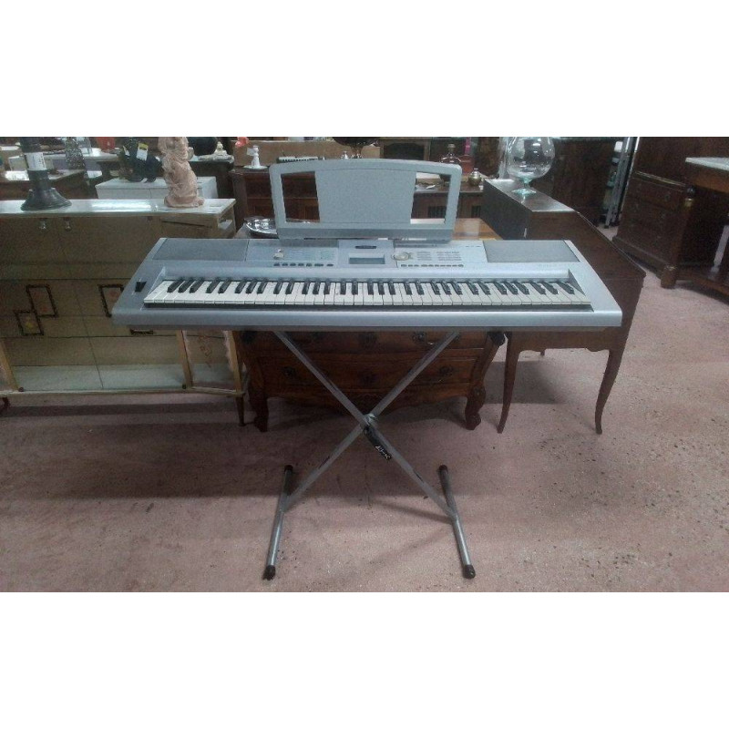 CLAVIER NUMÉRIQUE YAMAHA DGX-205