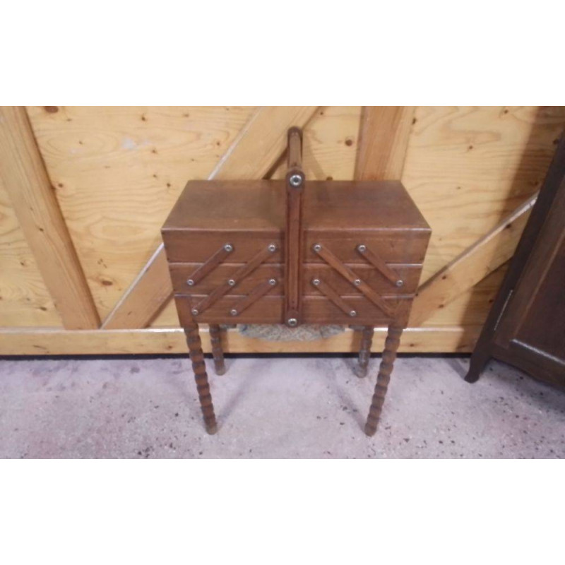 TRAVAILLEUSE RUSTIQUE 