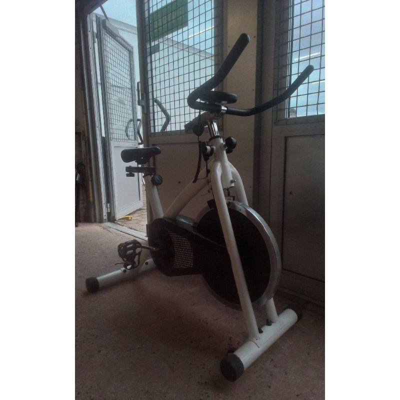 VÉLO D’APPARTEMENT 