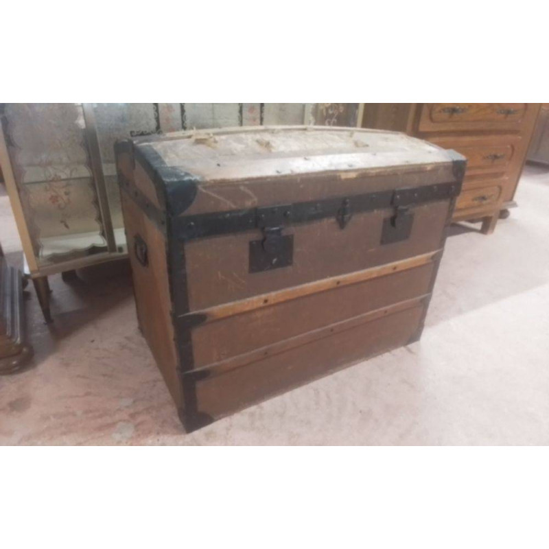 MALLE BOMBÉE ANCIENNE EN L’ÉTAT 