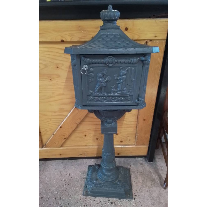 BOITE AUX LETTRES FONTE AVEC CLÉ 