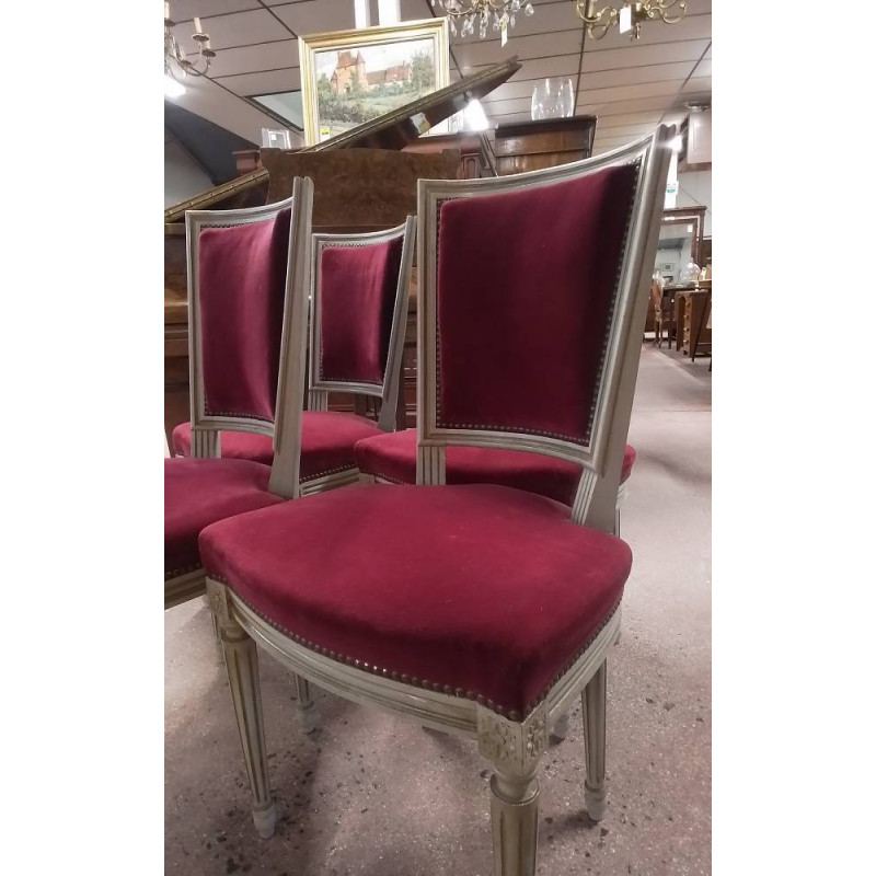 SERIE DE 4 CHAISES .A RESTAURER