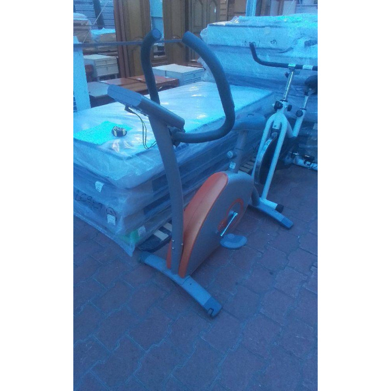 VÉLO D’APPARTEMENT 