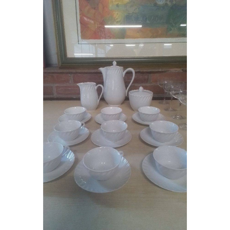 SERVICE A THE PORCELAINE 