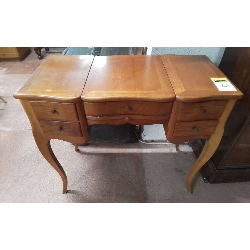 COIFFEUSE MERISIER EN L’ÉTAT 