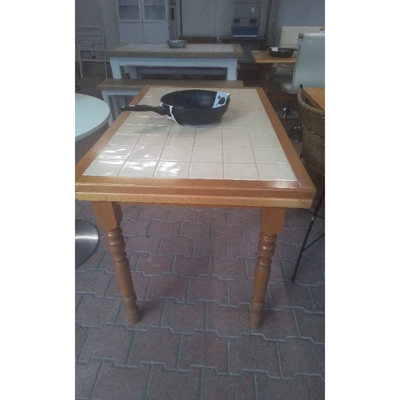 TABLE DE CUISINE CARRELÉE 