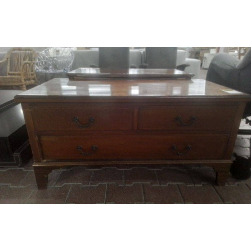 COMMODE 