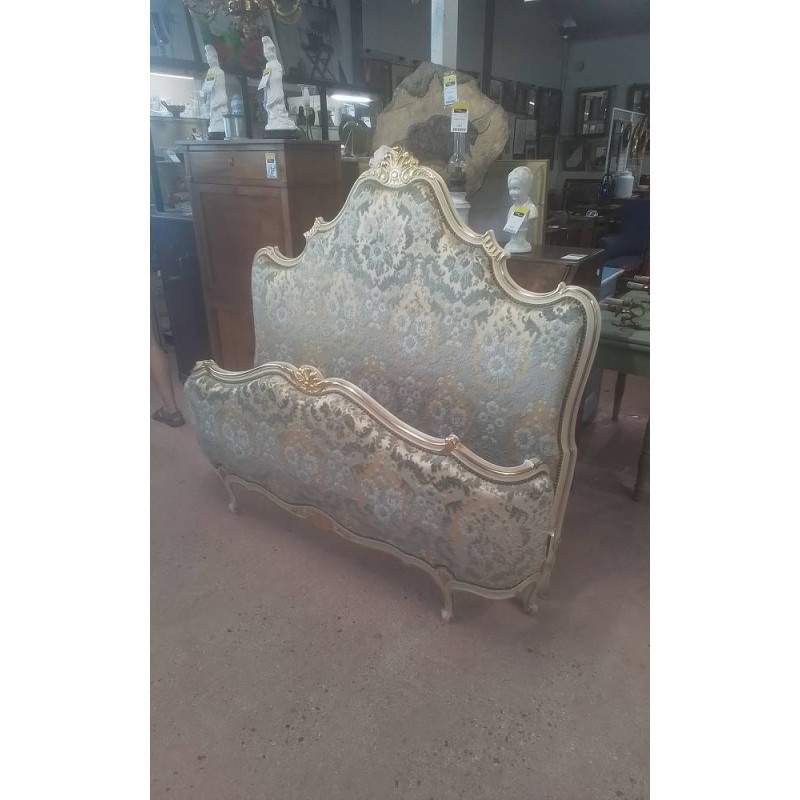 LIT CAPITONNÉ ST LOUIS XV 