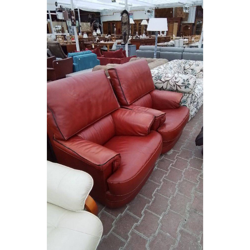PAIRE DE FAUTEUILS CUIR 