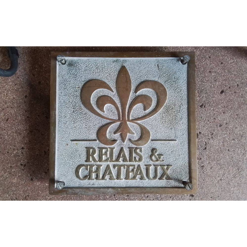 PLAQUE DECORATIVE LAITON RELAIS & CHATEAU 37X36