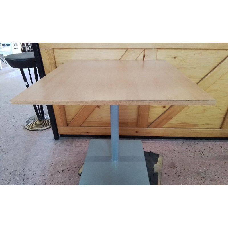 TABLE DE CUISINE EN L’ÉTAT 