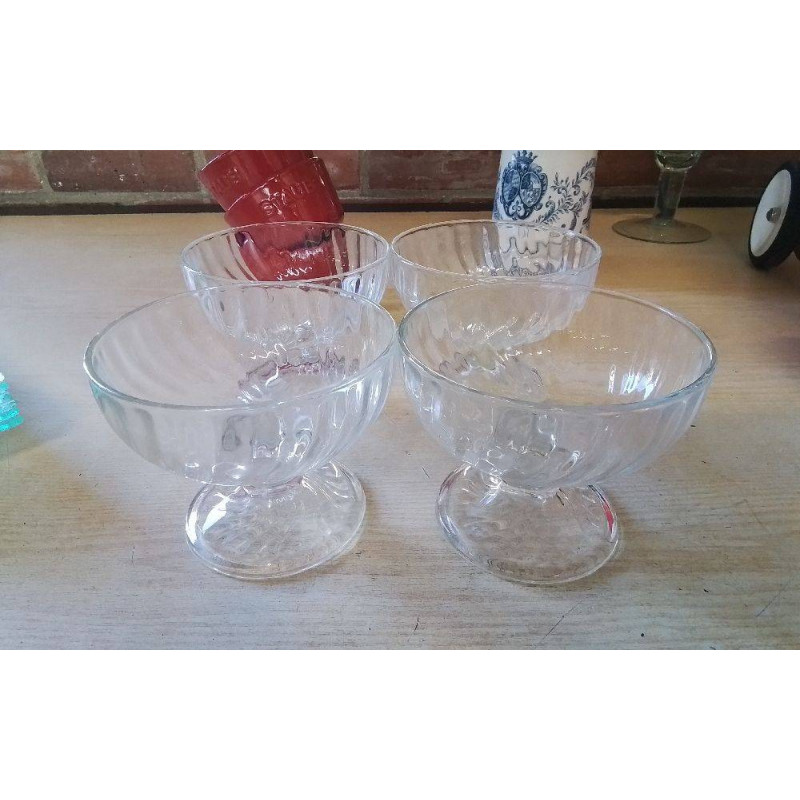 LOT DE 4 COUPES