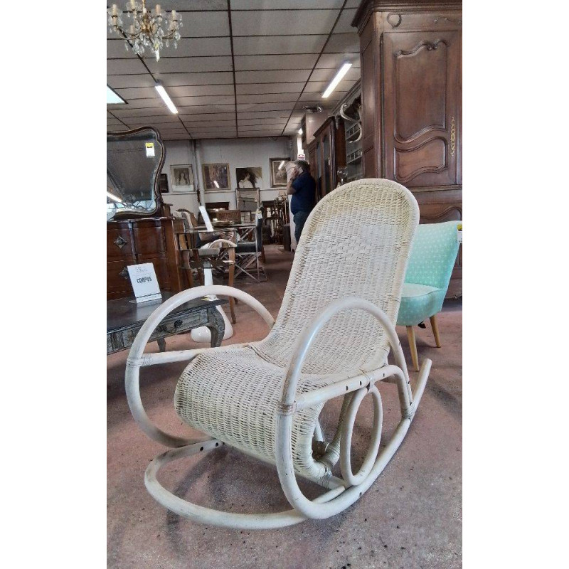 ROCKING CHAIR 