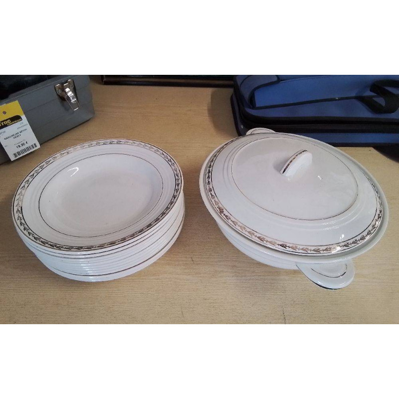 LOT DE VAISSELLES PORCELAINE 